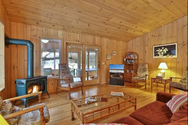 Foto del edificio - 4155 Lake Shore Dr