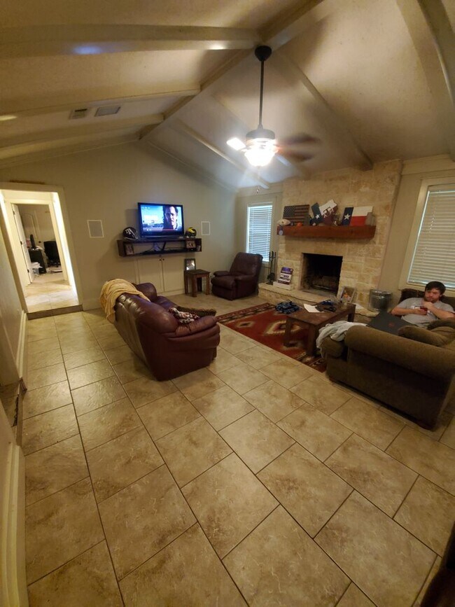 Foto del edificio - 3/2 in Southwood Valley