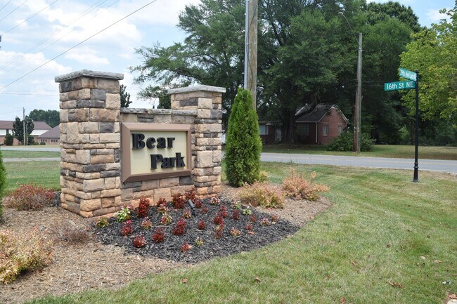 Building Photo - Modern 3-Bedroom Townhome in Desirable Bear Park