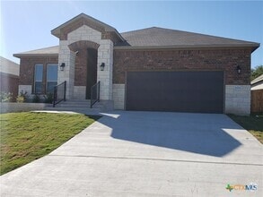 Building Photo - 5906 Blackstone Dr