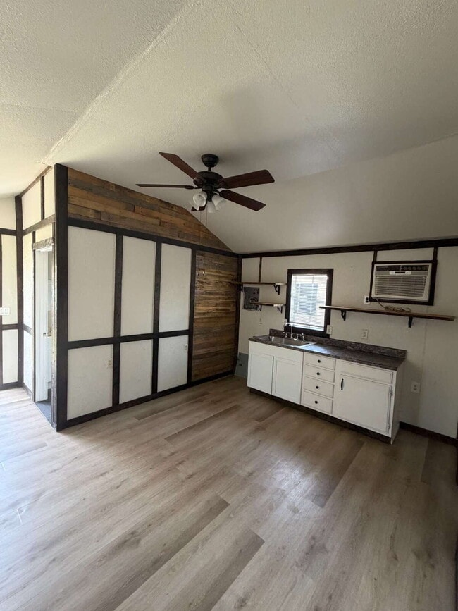 Building Photo - Charming 1-Bedroom Home with Modern Amenities in Marshall, TX!