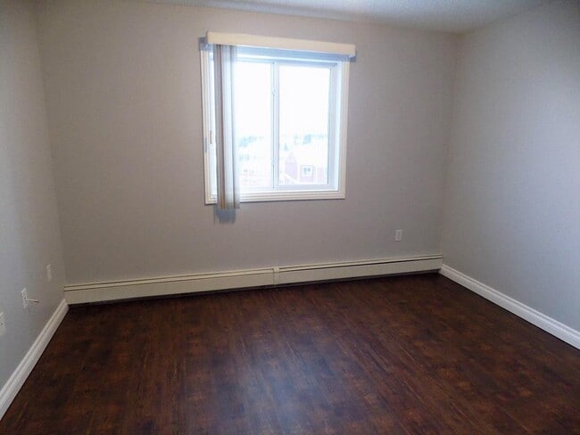 Building Photo - Bison Hill Townhomes