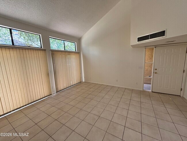 Building Photo - 3120 E Corte De La Raqueta