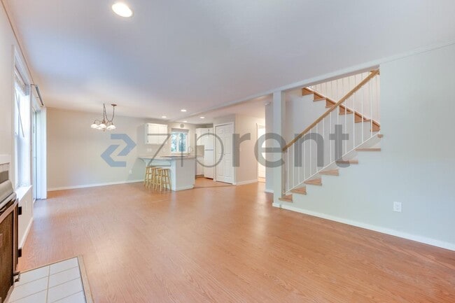 Building Photo - Unit n/a