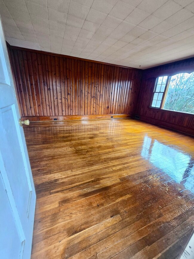 Building Photo - 204 S West St