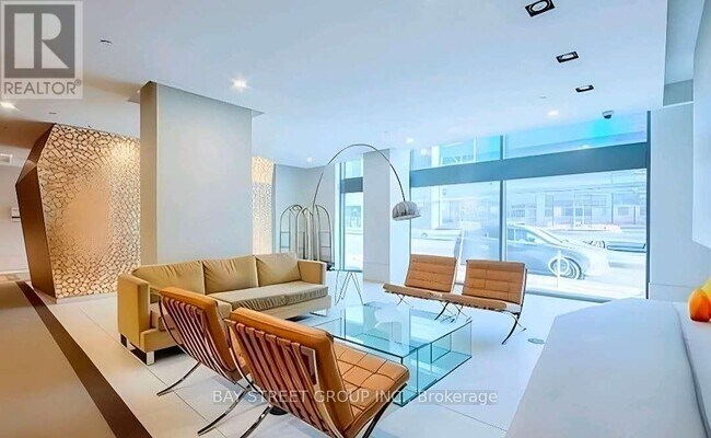 Building Photo - 832 Bay St.