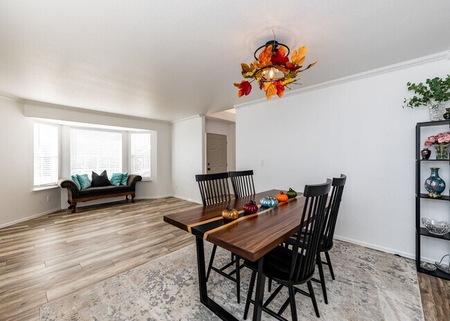 Foto del edificio - Beautiful 4 Bedroom Home in North Gate D20