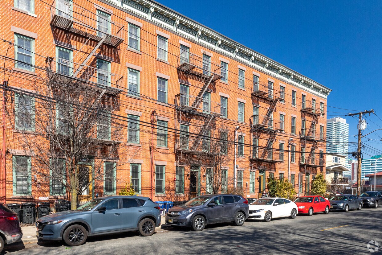 Primary Photo - 204 6th St