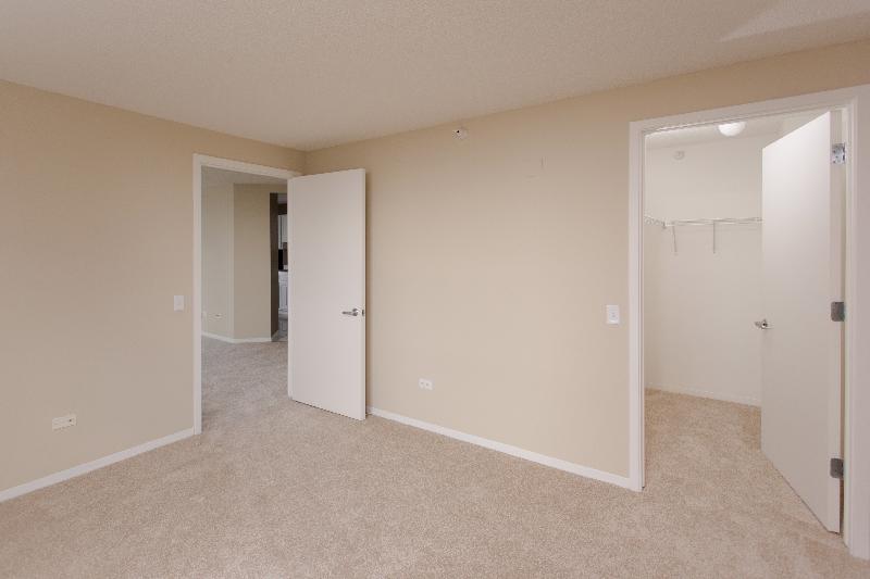 Foto principal - 550 N State St