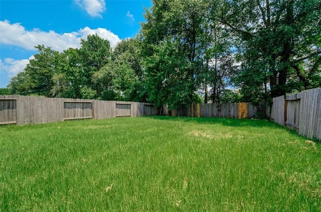 Building Photo - 5010 Willow Point Dr