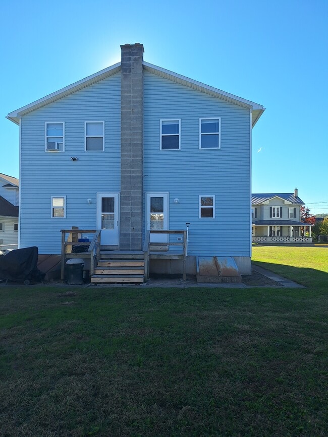 Foto del edificio - 145 Honeymoon St