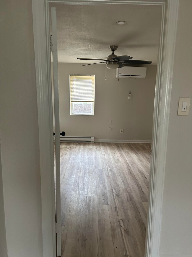 Building Photo - 854 W Washington St