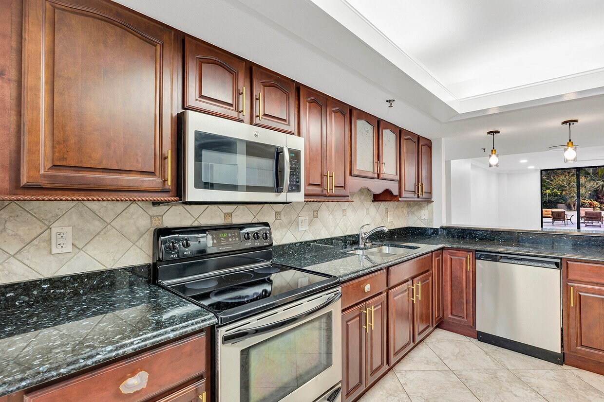 Primary Photo - 530 E Central Blvd