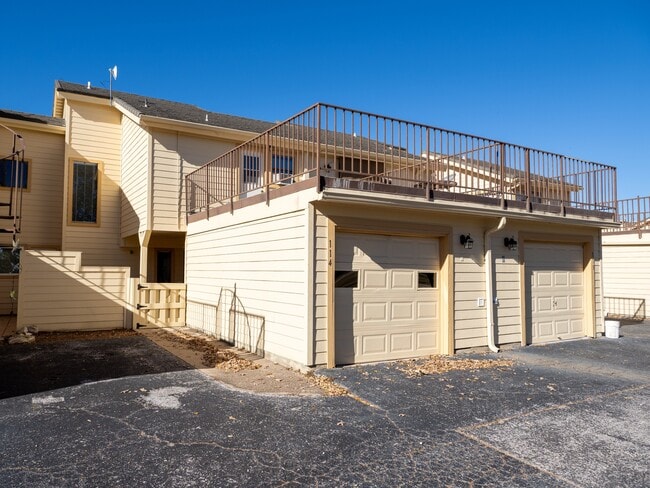 Building Photo - 1209 Hi Stirrup