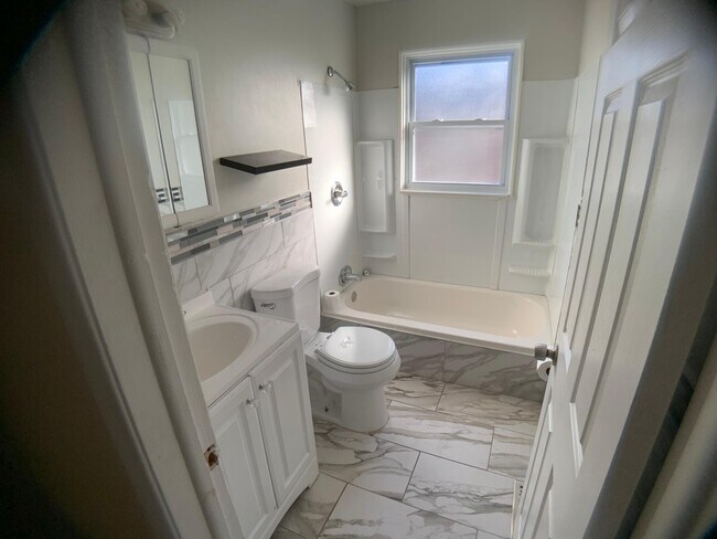 Primer baño - 12819 Lenore