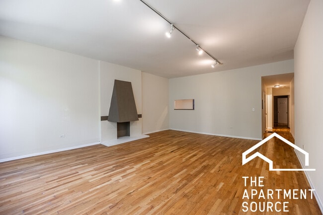 Building Photo - 1427 N Dearborn St