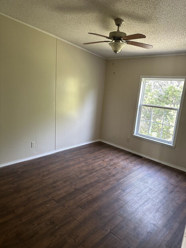 Building Photo - 13 Retama Dr