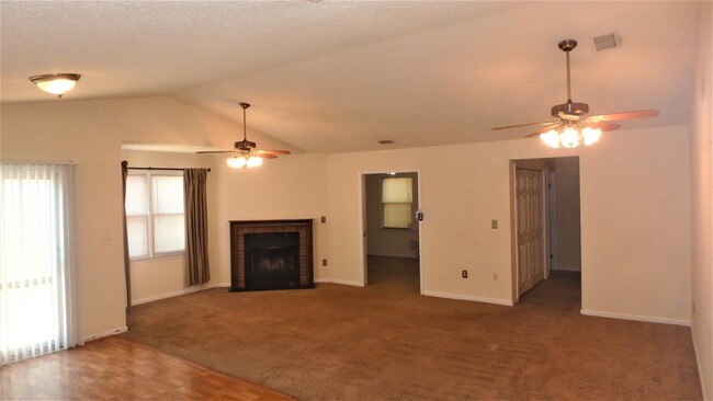 Building Photo - 1300 Debbs Ln