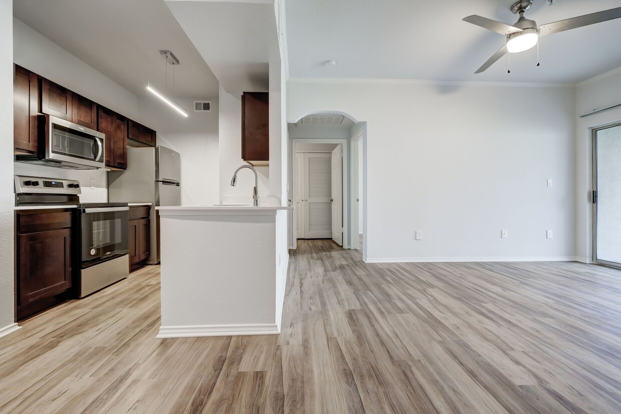 Colonnade at Willow Bend Apartments 1100 Meredith Ln Plano, TX