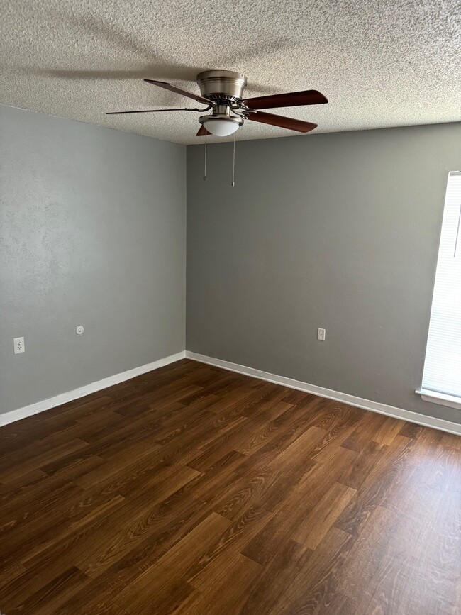 Bedroom - Normandale Place Senior Living