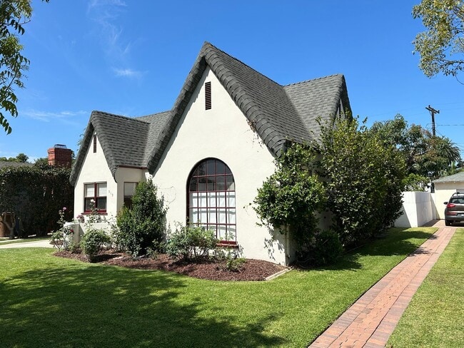 Building Photo - Truly Adorable Tudor Style 2 Bed 1 Bath Home in Anaheim!