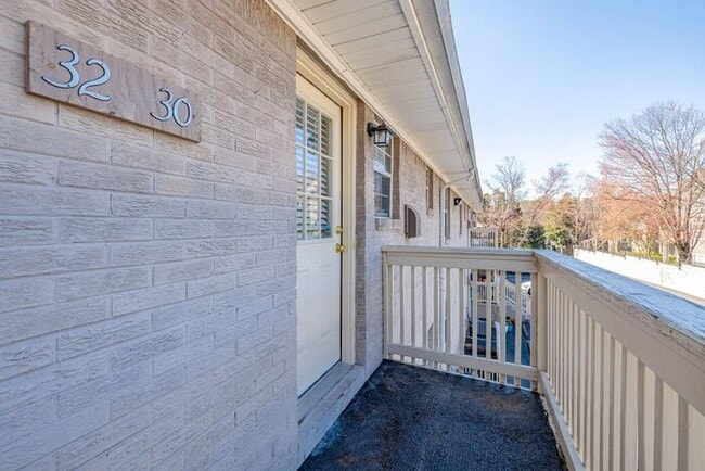 Foto del edificio - Renovated 2 Bedroom Apartment in Buckhead | Premium First-Floor Unit – Peachtree Hills Court Atla...