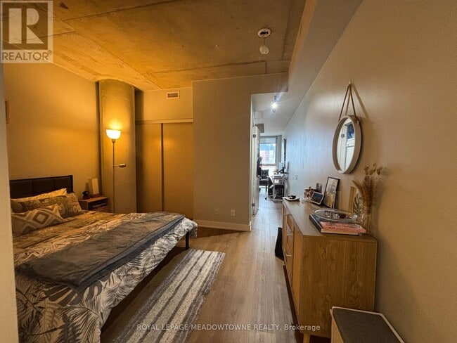 Building Photo - 318 King St E