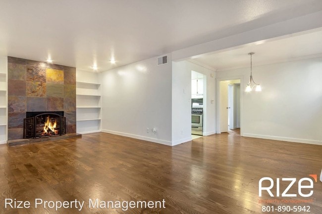 Building Photo - 2 br, 2 bath House - 1156 S Foothill Dr #115
