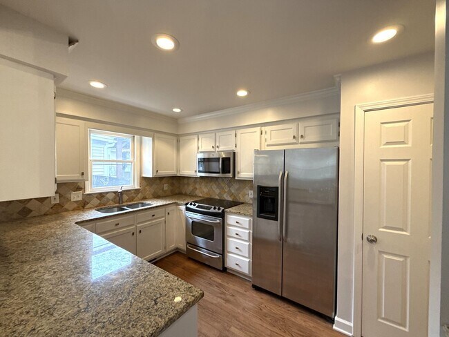 Building Photo - Dilworth Home - T.R. Lawing Realty Property
