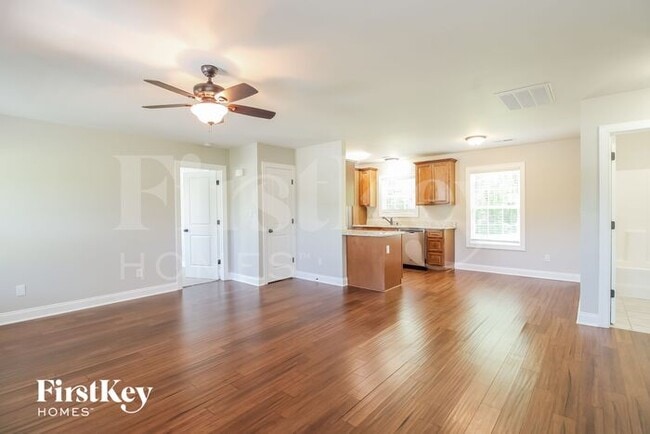 Foto del edificio - 438 Garland Dr