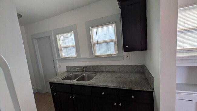 Foto del edificio - Spacious 1 Bedroom in Long Beach !!!
