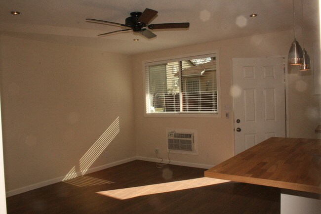 Foto del edificio - 2527 Elm Ave