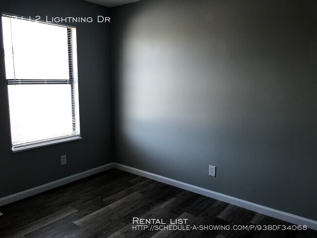 Building Photo - 2112 Lightning Dr