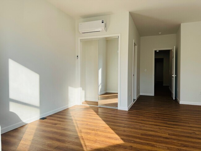 Foto del edificio - 306 E 25th St