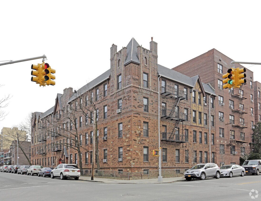 Foto principal - 3401 Parsons Blvd