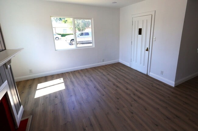 Building Photo - Stunning 2-Bedroom Home with Modern Updates