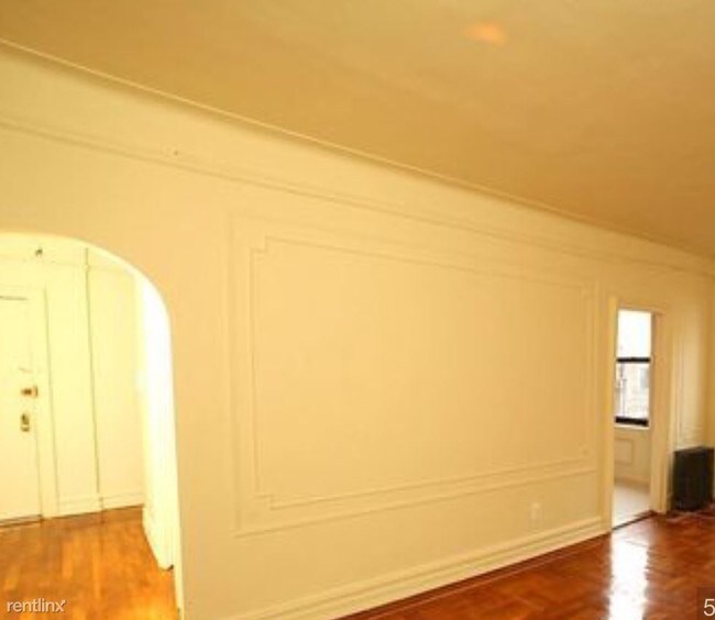 Foto del edificio - 2 br, 1 bath  - 3205 Emmons Ave Large  room