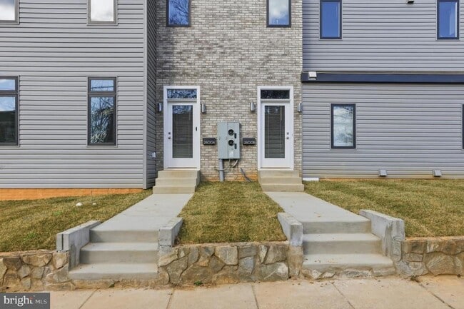 Building Photo - 2600 4th St NE