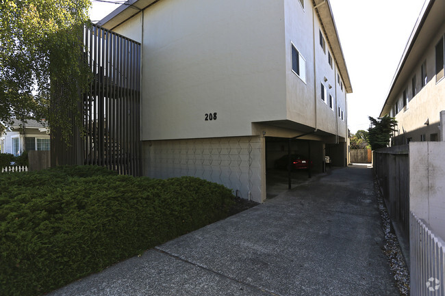 Building Photo - 208 Santa Maria Ave