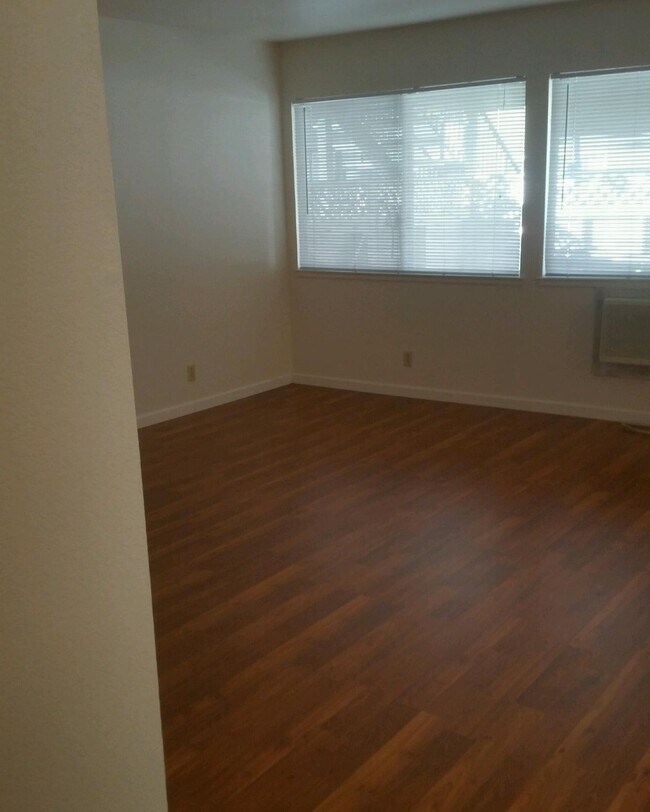 Building Photo - 39544 Trinity Way