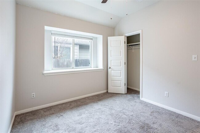 Foto del edificio - 615 Stampede Rd
