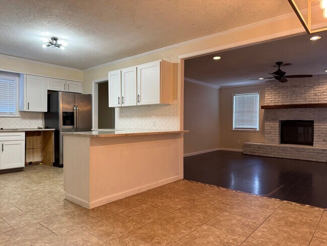 Foto del edificio - 8606 Holiday Dr