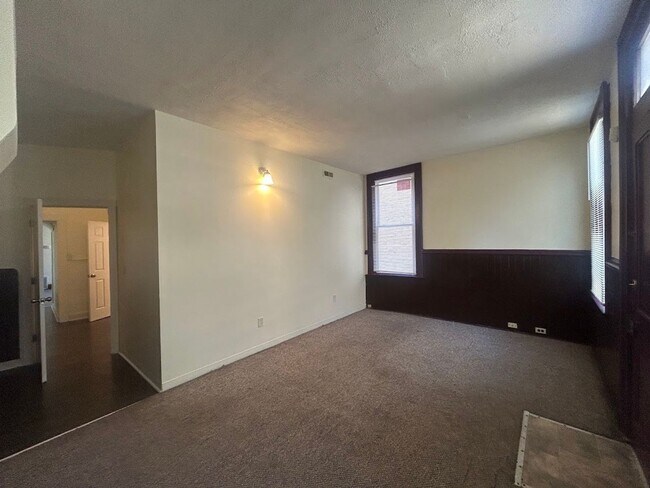 Building Photo - 111 Gage St