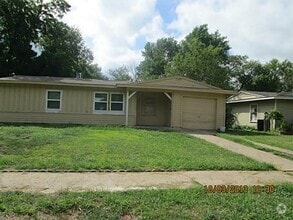 Building Photo - 2422 Bluffton Dr