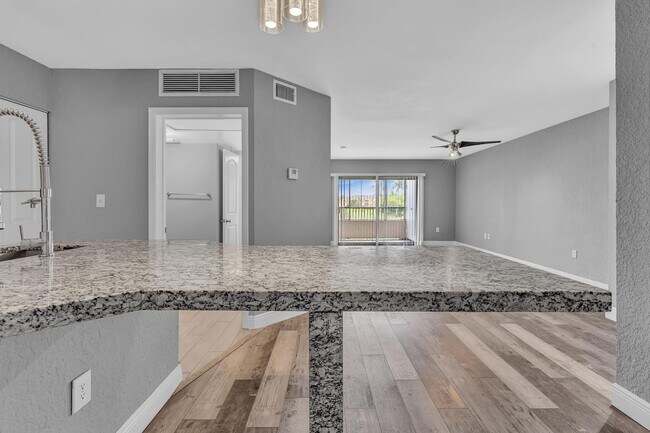 Foto del edificio - 2803 N Oakland Forest Dr