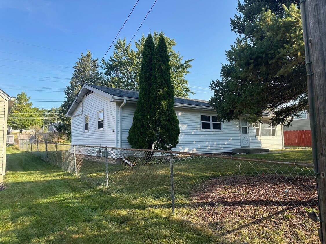 Primary Photo - 222 E Clarendon Dr