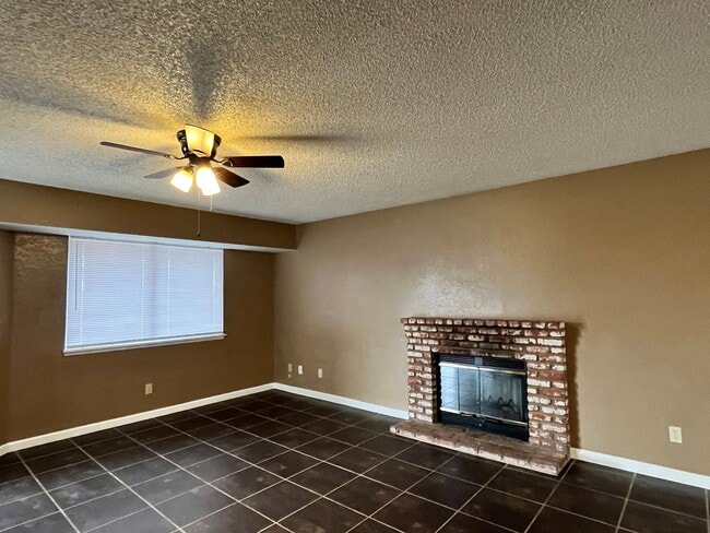 Foto del edificio - 9120 Peach Ave