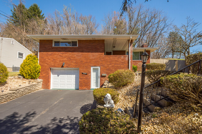 2 car tandem garage - 220 Stotler Rd