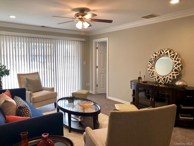 Building Photo - 10 Westwood Dr