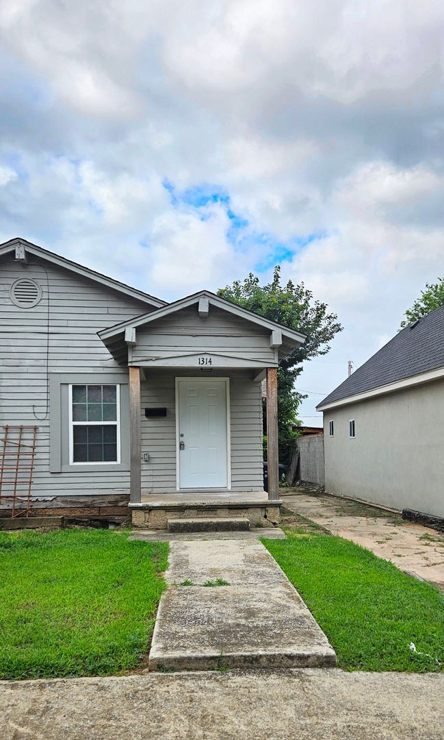 Building Photo - Cute One Bedroom Near Plaza!